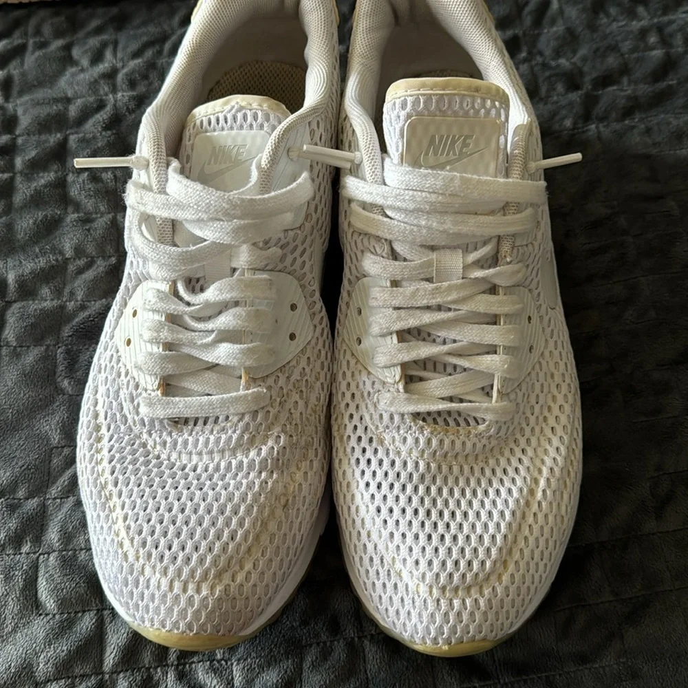 Nike Air 9 Max Woman’s Ultra Breathe White Lace-Up Tennis Shoes